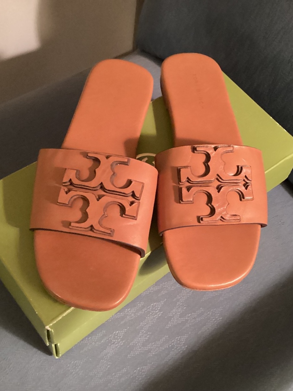 BNIB Tory Burch Ines Slides Flats Tan 240 Size 5